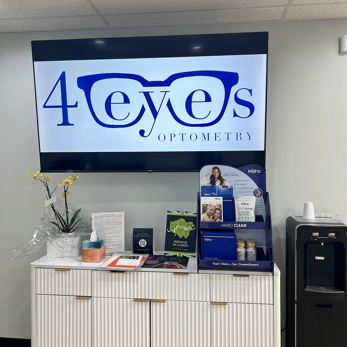 Haro Clear display at an optometry reception desk